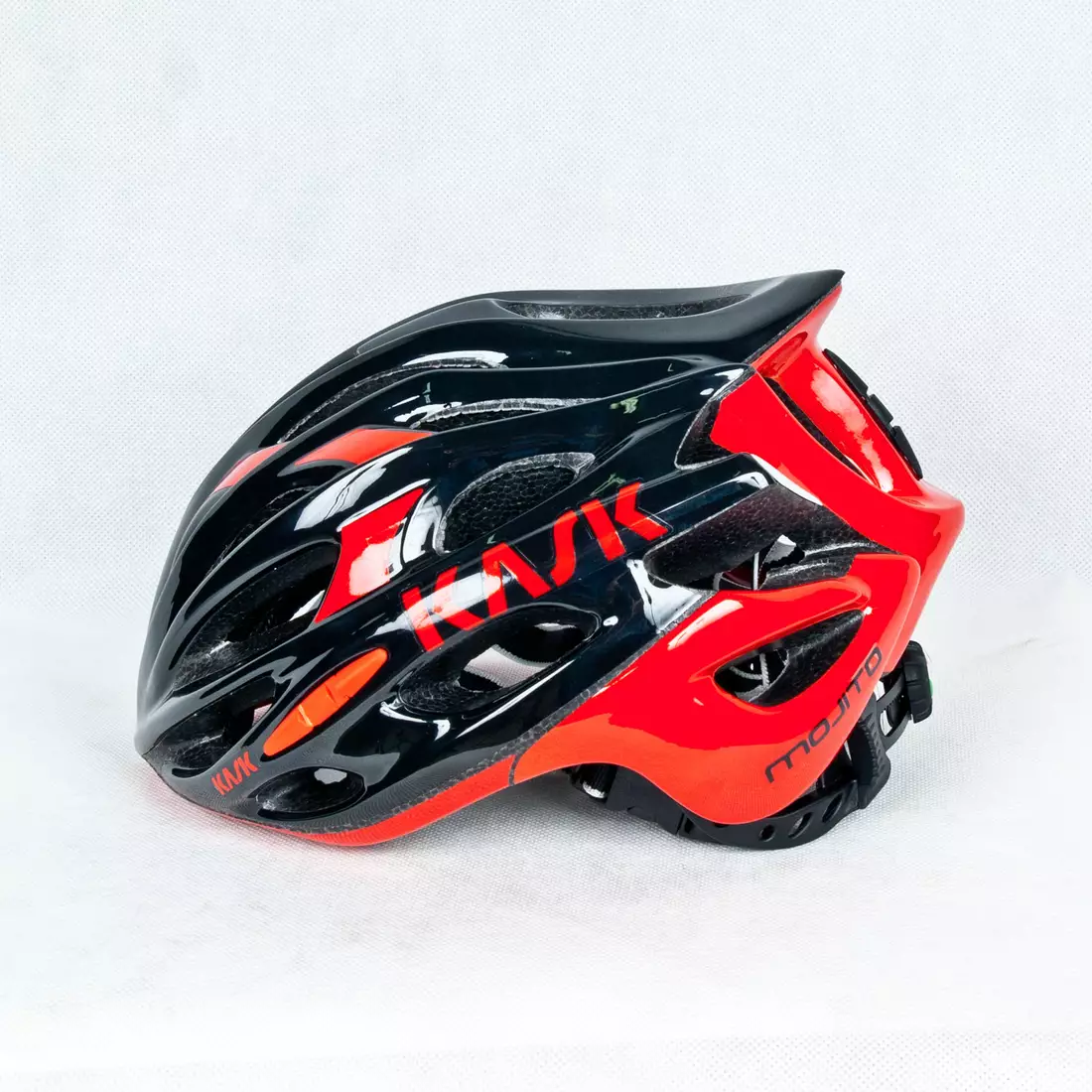 CASCA MOJITO - casca de bicicleta CHE00044.226 culoare: negru si rosu