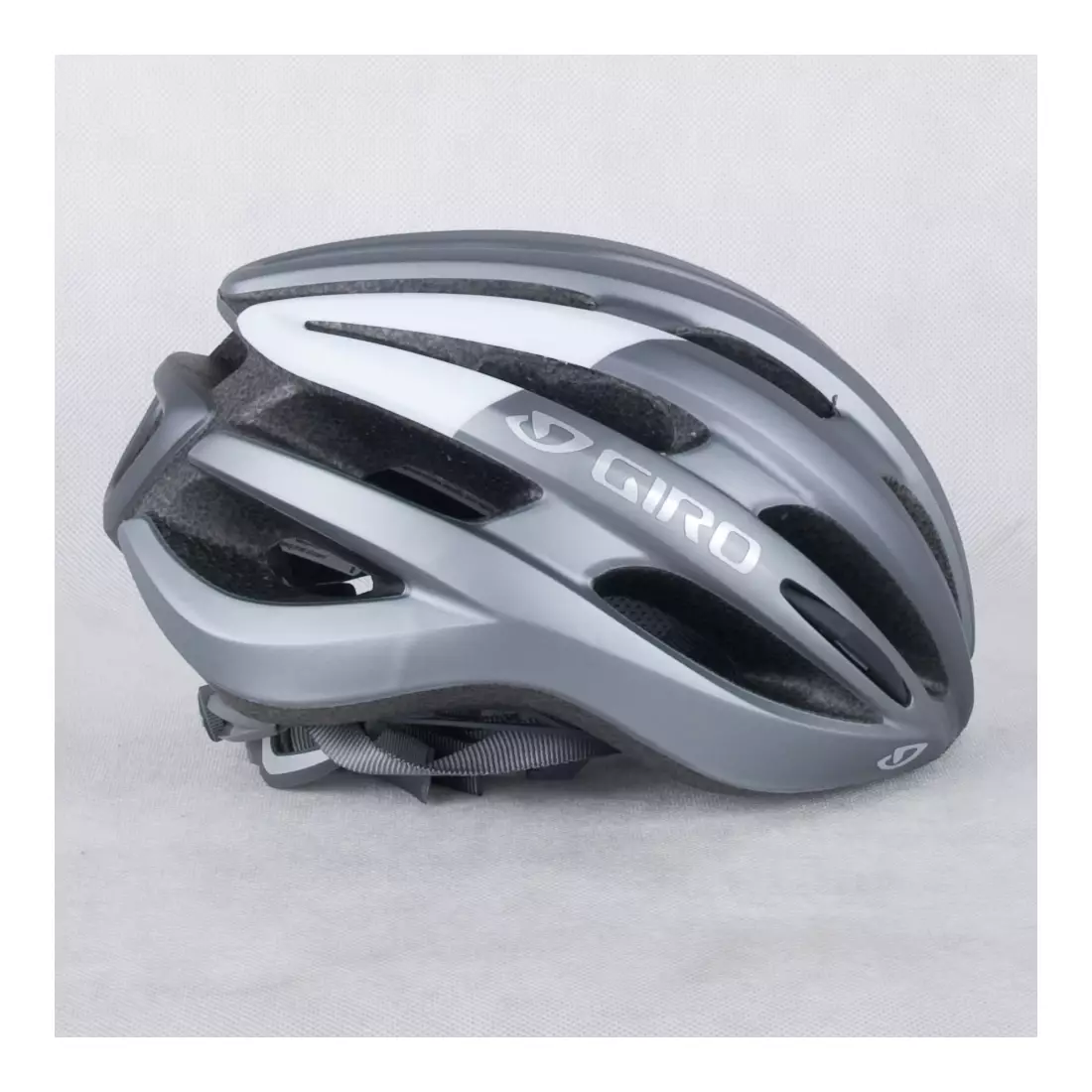 GIRO FORAY - cască de bicicletă din titan și alb mat