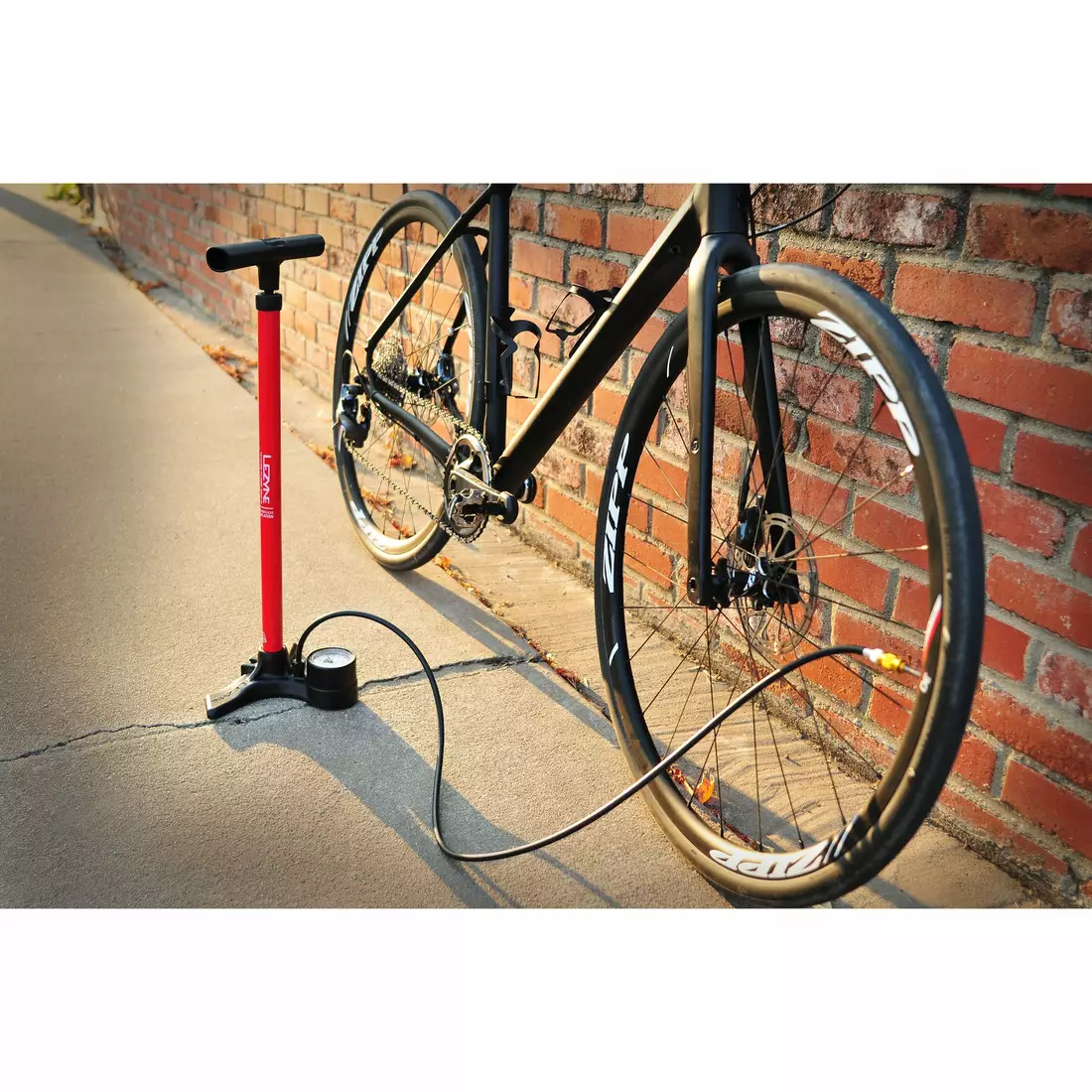 LEZYNE pompa de podea pentru bicicletă macro floor drive abs-1 chuck 220psi luciu negru LZN-1-FP-MAFL-V104