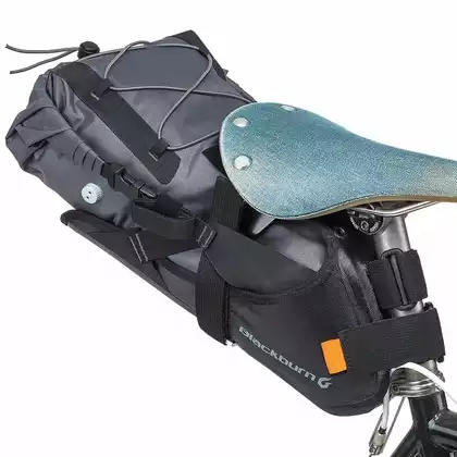 Sakwa podsiodłowa 10,5L woodoodporny worek BLACKBURN OUTPOST ELITE SEAT PACK metalowe mocowanie do sztycy pneumatycznej BBN-7097808