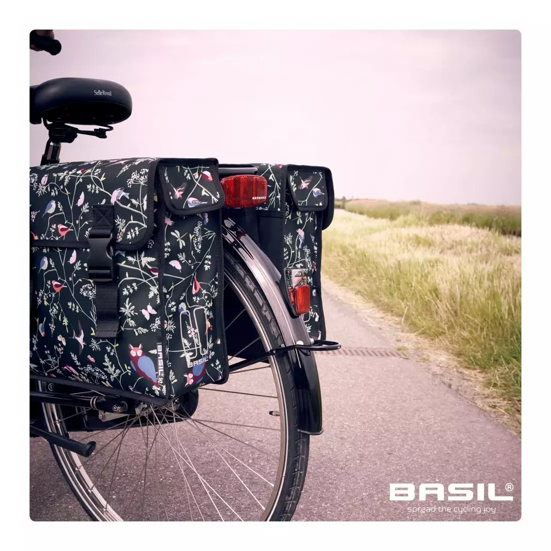 Geantă dublă pentru bicicletă BASIL WANDERLUST DOUBLE BAG 35L, fixare cu curele, impermeabil, negru BAS-17642