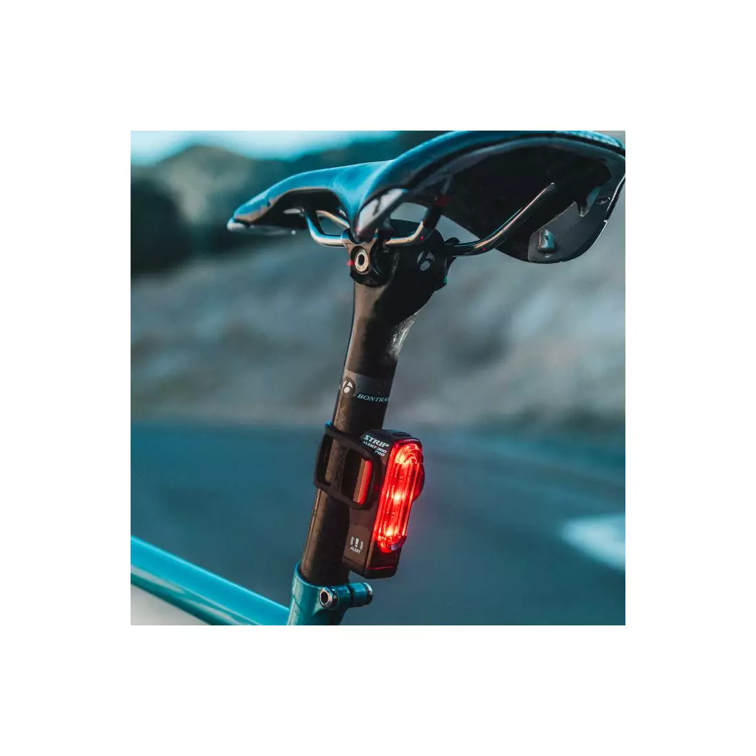 LEZYNE Lampă spate pentru biciclete STRIP PRO ALERT DRIVE 300 negru LZN-1-LED-37R-V104