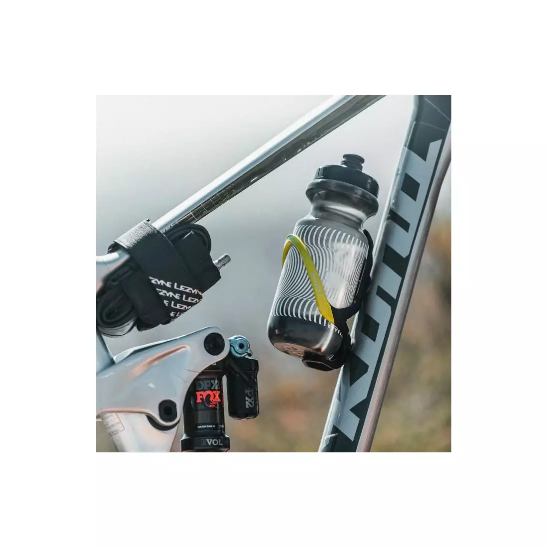 LEZYNE cușcă pentru sticlă de apă pentru bicicletă MATRIX TEAM CAGE alb negru LZN-1-BC-MTTEAM-V107