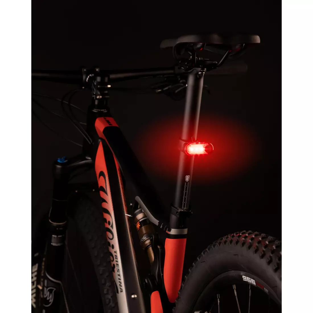 FORCE Lampă spate pentru bicicletă PILL 12LM, 3 x LED, USB 453716