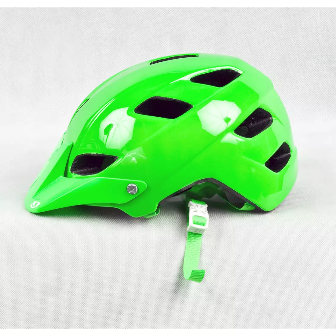 Casca de bicicleta GIRO FEATURE, verde