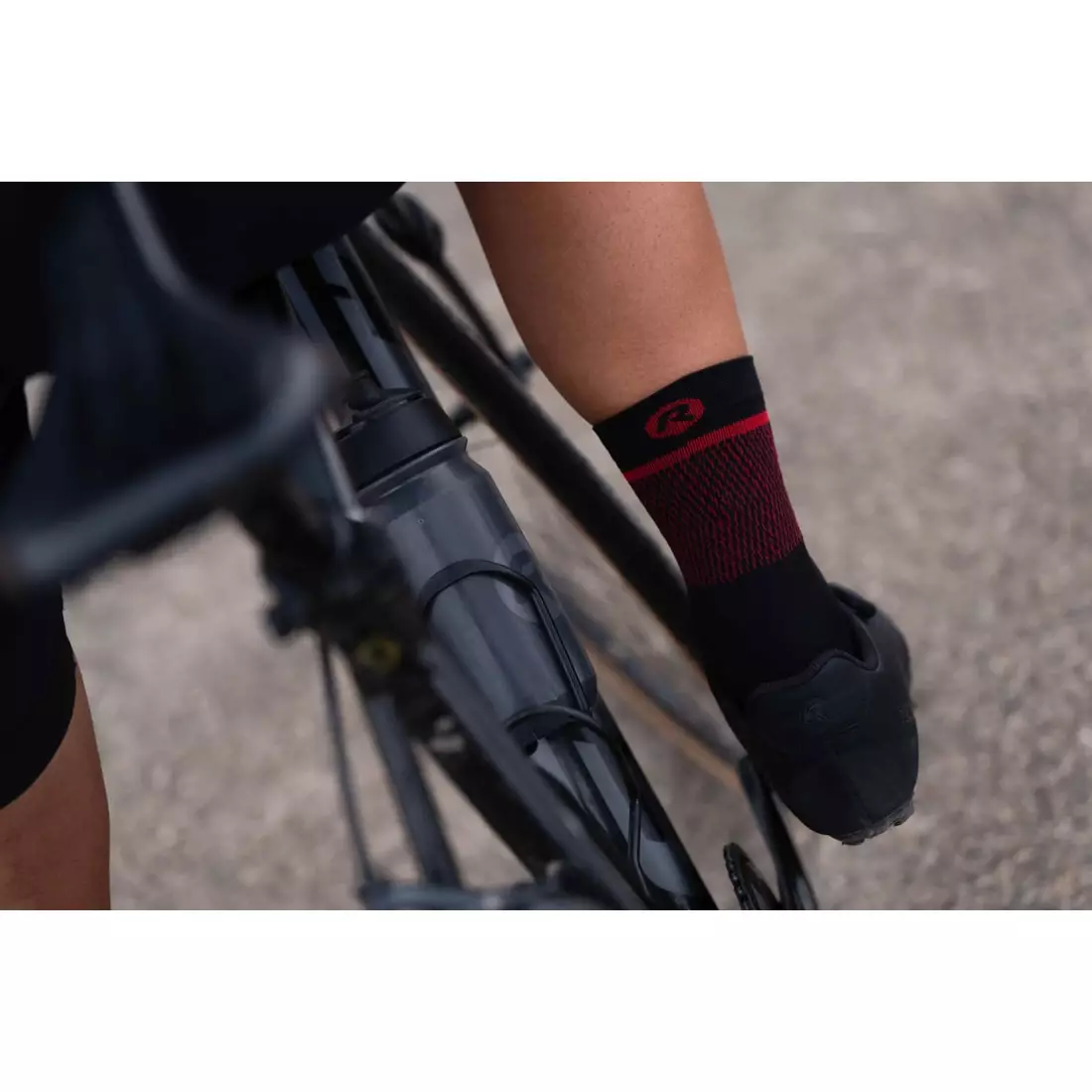 Rogelli HERO II șosete de ciclism/sport, negru și roșu