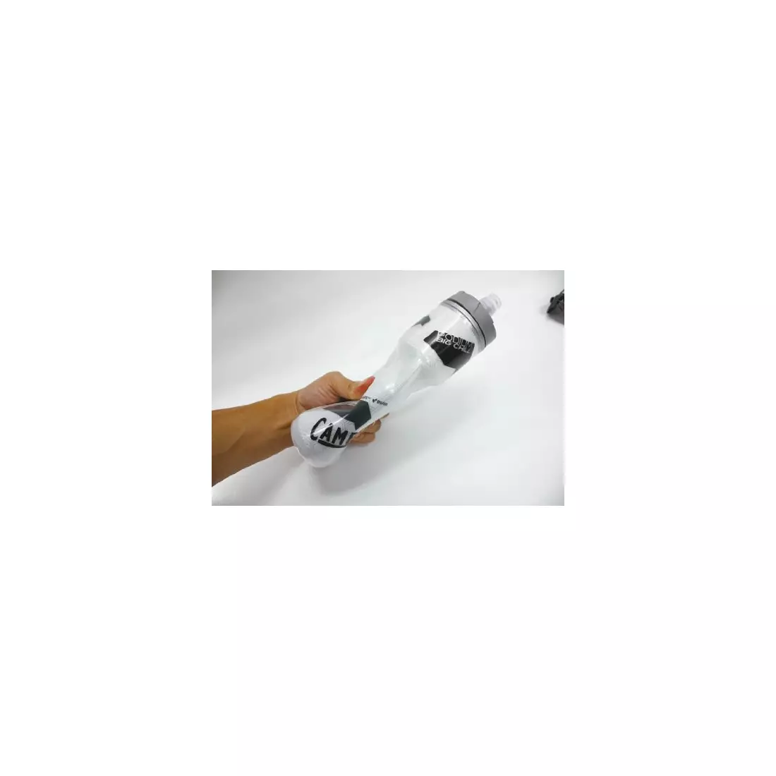 Sticla cu apă termală Camelbak SS17 cu mâner pentru alergare Quick Grip Chill 21 oz / 620 ml roșii negru/cherry 1040003900