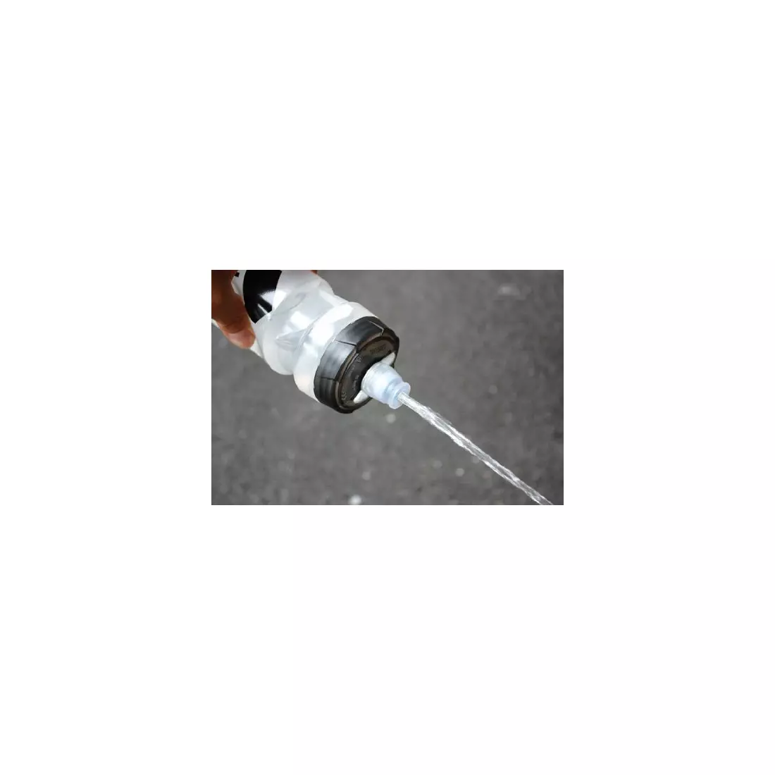 Sticla cu apă termală Camelbak SS17 cu mâner pentru alergare Quick Grip Chill 21 oz / 620 ml roșii negru/cherry 1040003900